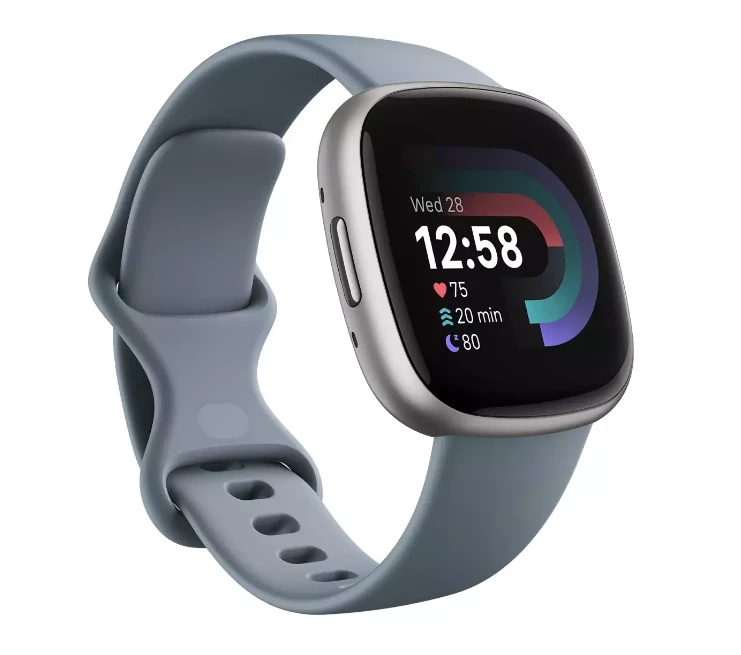 Išmanusis laikrodis Fitbit Versa 4, Platinos spalvos korpusas su melsvos spalvos silikoniniu dirželiu
