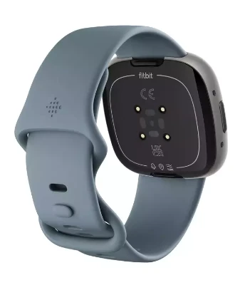 Išmanusis laikrodis Fitbit Versa 4, Platinos spalvos korpusas su melsvos spalvos silikoniniu dirželiu