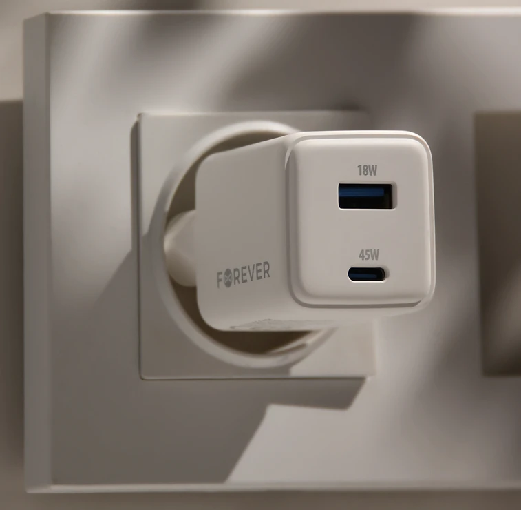 Forever TC-08-45AC GaN PD QC įkroviklis 1x USB-C 1x USB 45W baltas