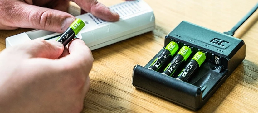 Green Cell įkroviklis su dedamomis baterijomis