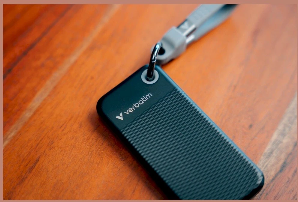 Kietasis diskas „Verbatim Pocket SSD 512GB“ išorinis diskas – raktų pakabutis su USB-C 3.2 gen.2 kabeliu, juoda-pilka 32282