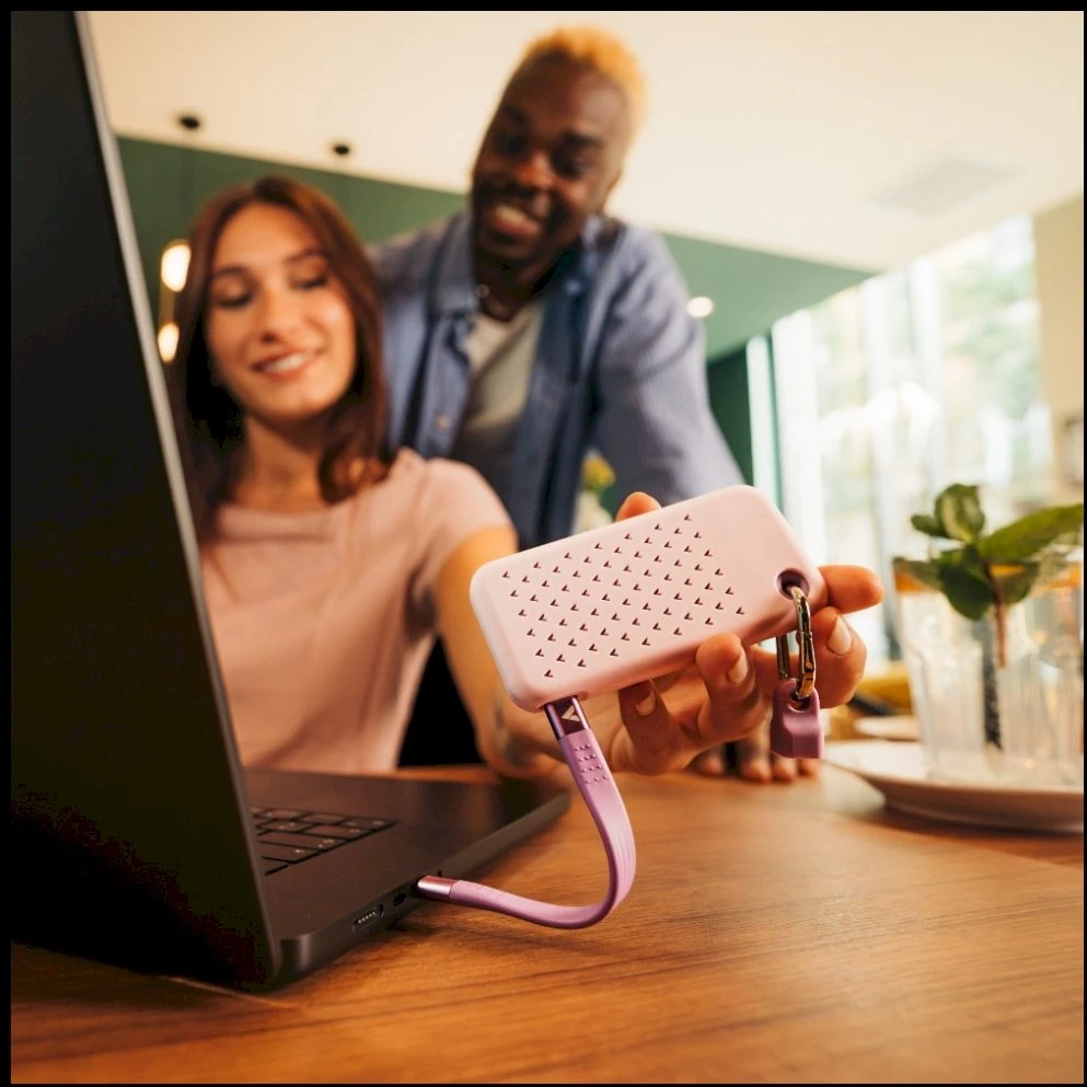 Kietasis diskas Dysk Zewnętrzny Verbatim Pocket SSD 2TB USB-C 3.2 gen.2 balta-violetinė 32323
