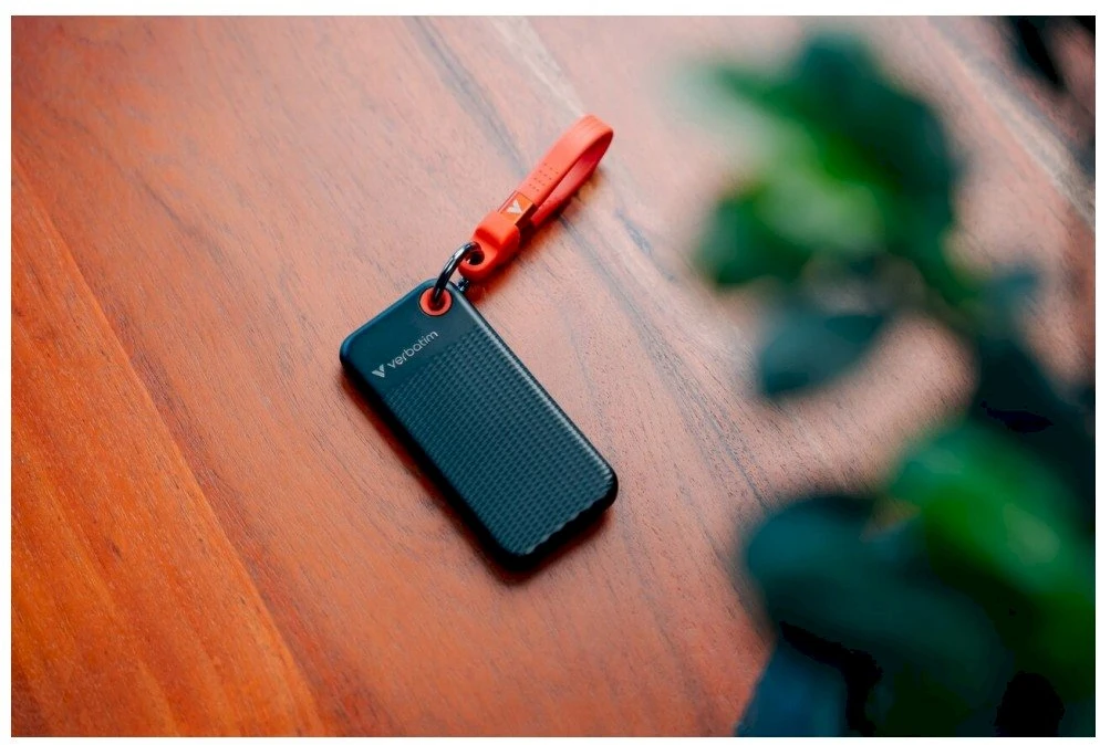 Kietasis diskas Dysk Zewnętrzny Verbatim Pocket SSD 512GB - Pakabutis do kluczy su kablem USB-C 3.2 gen.2 juodai-raudonas 32284