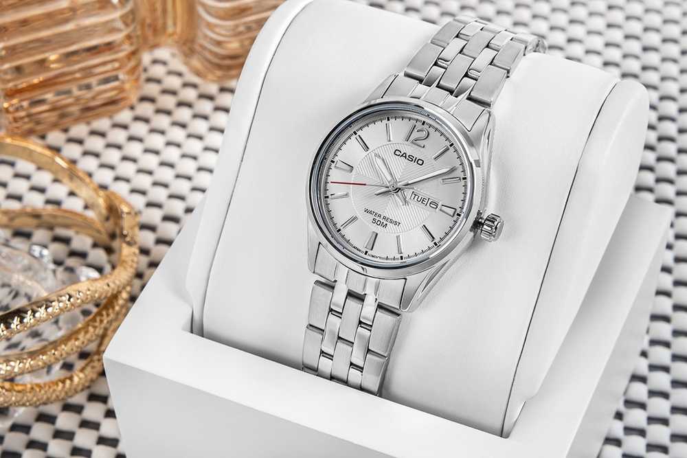 Casio LTP-1335D-7A moteriškas laikrodis (zd644e) + DĖŽUTĖ