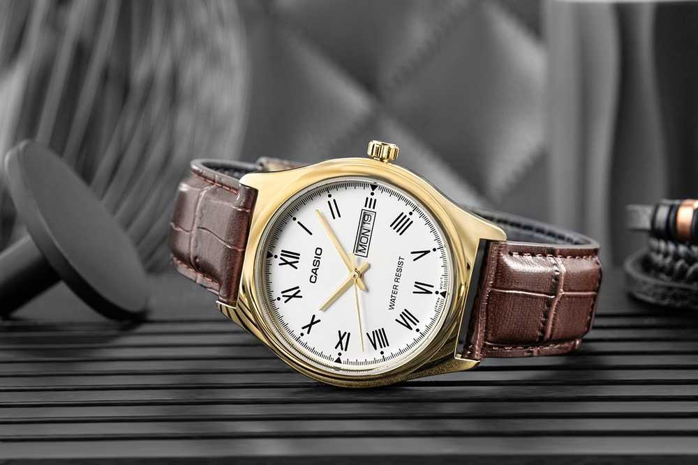 Laikrodis Casio kolekcija Vintažinis CASIO KOLEKCIJOS modelis DIENOS IR DATOS ROMĖNIEČIŠKI INDEKSAI, ODINIAI - AUKSINIAI