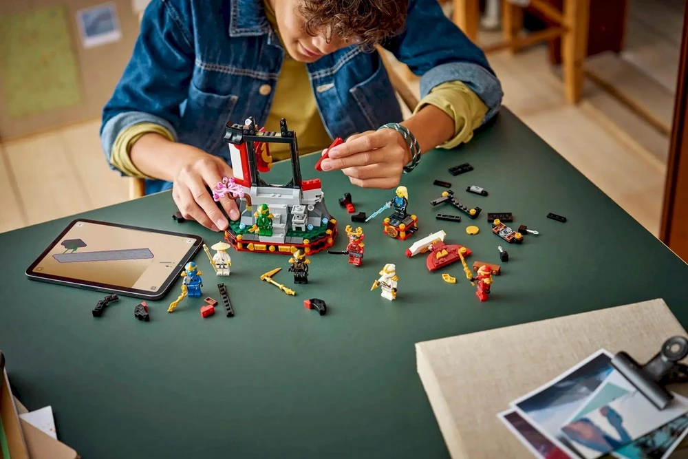 LEGO Ninjago dekoracija su ninja veikėjais — 15-metis 71866