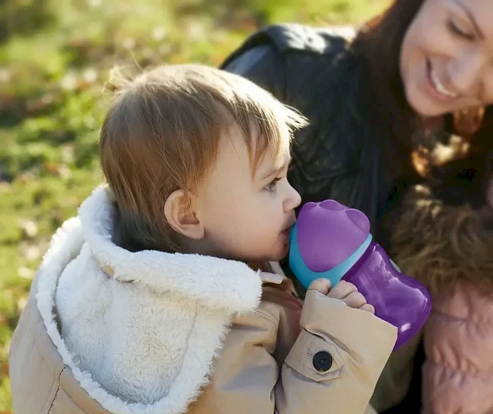 Philips AVENT 9+ mėn. puodelis su šiaudeliu 200 ml, violetinis