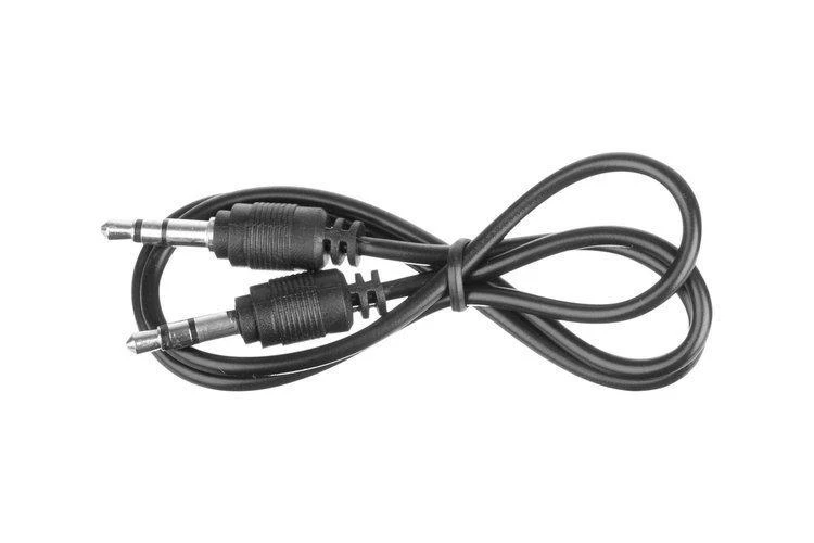 3.5 mm audio kabelis dviems įrenginiams