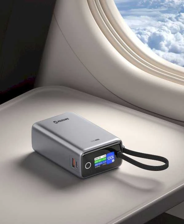 „Swissten“ išorinė baterija 25000 mAh (96,25 Wh) 100 W su integruotu USB-C laidu
