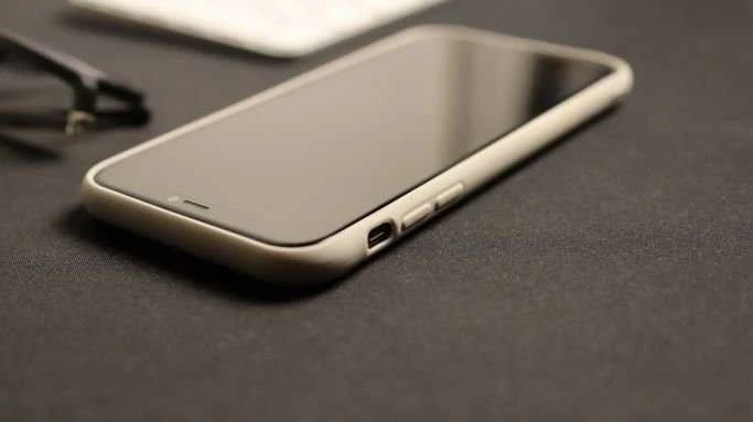 Swissten „Soft Joy“ silikoninis dėklas, skirtas „Apple iPhone 15 Pro Max“.