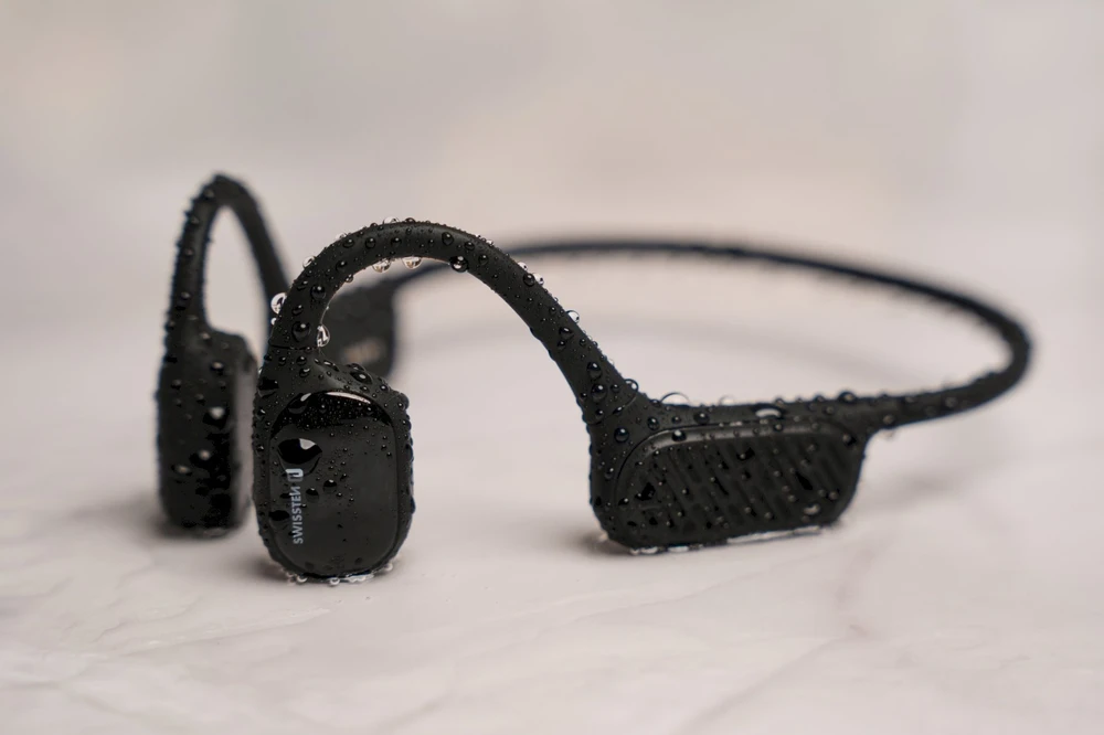 Swissten Kaulinio laidumo Bluetooth plaukimo ausinės (8GB)