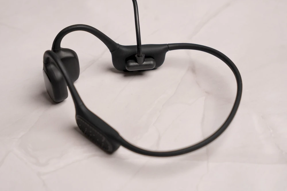 Swissten Kaulinio laidumo Bluetooth plaukimo ausinės (8GB)