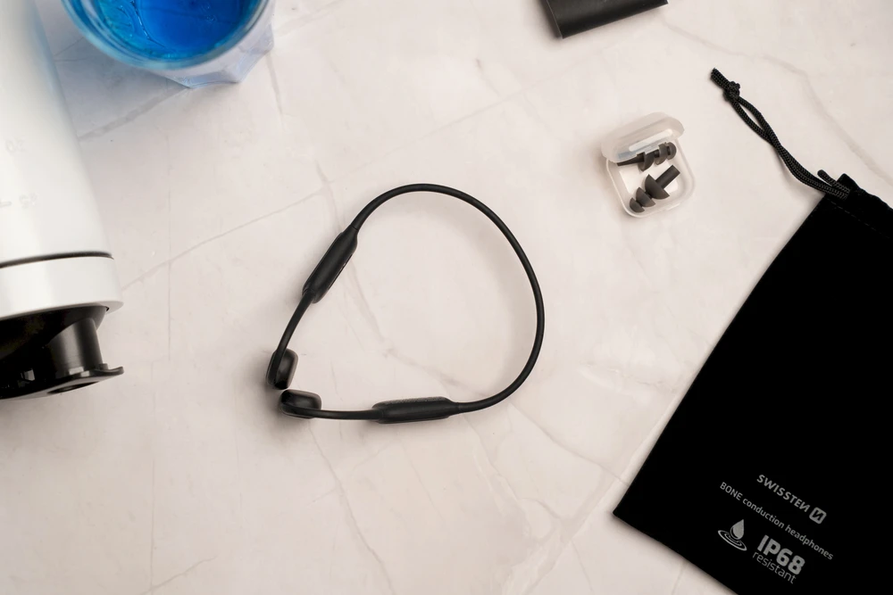 Swissten Kaulinio laidumo Bluetooth plaukimo ausinės (8GB)