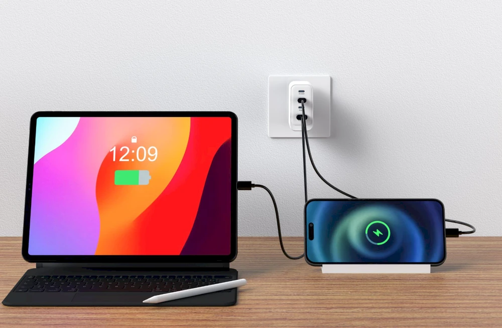 Įkroviklis Swissten SWISSTEN tinklo adapteris CORE GaN 100W, 4 prievadų, 2x USB-C PD 100W + 1x USB-C PD 20W + 1x US