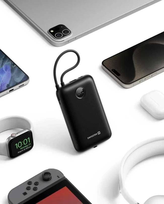 „Swissten Voltbox“ 35 W išorinė baterija (30000 mAh) su integruotais USB-C ir „Lightning“ laidais