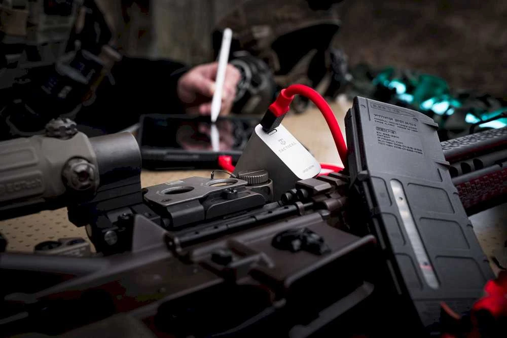 Tactical EDC Brick 9600mAh Raw PoweBank – atsarginis maitinimo šaltinis su sparčiu įkrovimu