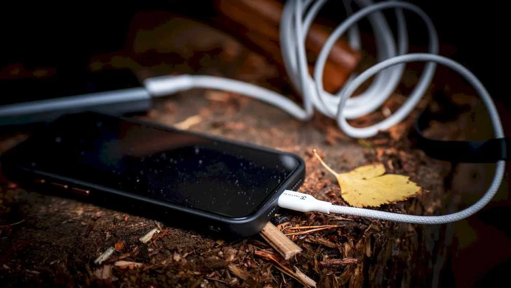 „Tactical Stitch Thread“ laidas USB-C/Lightning 1m baltos spalvos