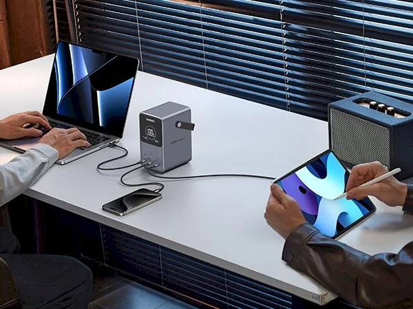 LiPo išorinis akumuliatorius (Powerbank) 48000mAh 300W 3xUSB-C, 2xUSB PB770 UGREEN