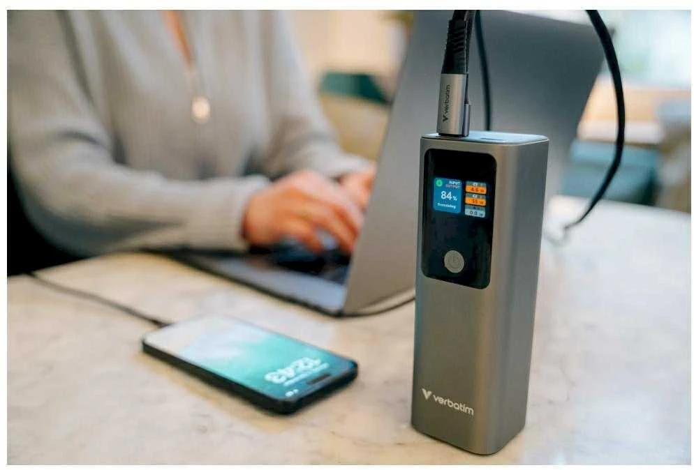 Verbatim Charge 'n' Go išorinė baterija, 27000mAh, 2× USB-C PD 3.1 140W + USB-A QC 3.0 18W, Pilkas