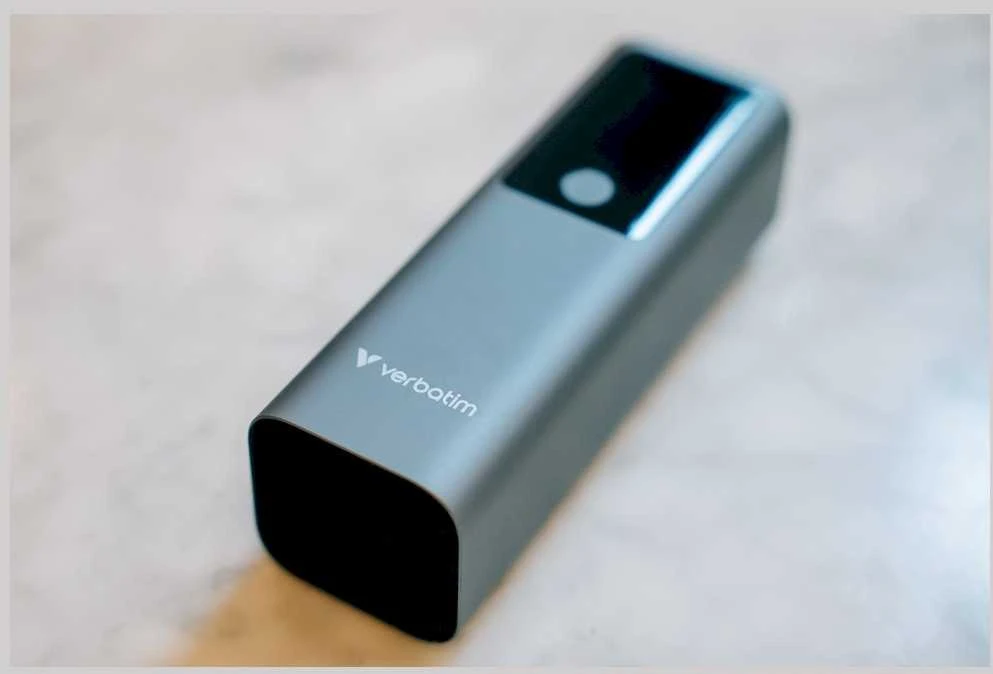 Verbatim Charge 'n' Go išorinė baterija, 27000mAh, 2× USB-C PD 3.1 140W + USB-A QC 3.0 18W, Pilkas