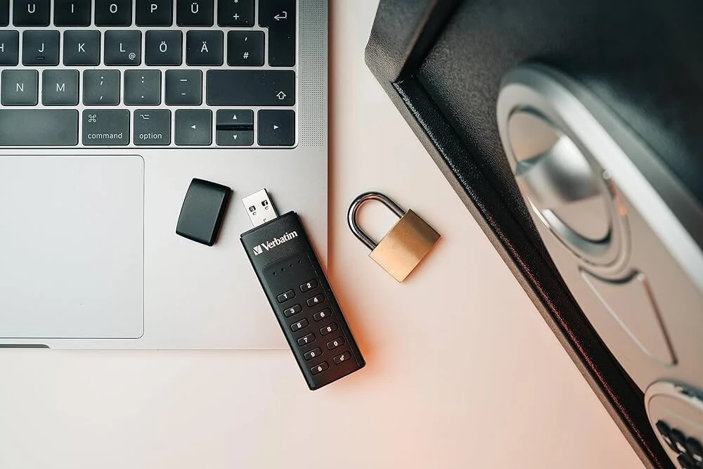 External drive Verbatim klaviatūra Secure USB-C 3.1 Gen 1 128GB juodos spalvos 49429