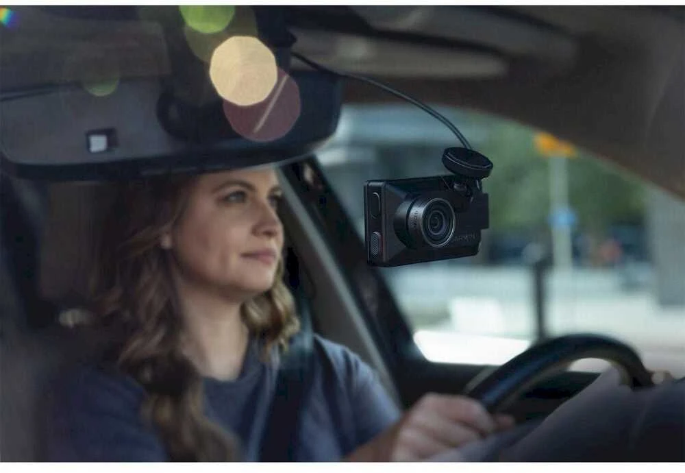 Garmin Dash Cam™ X210 Vaizdo registratorius „1440p“ su 140 laipsnių apžvalgos lauku ir integruotu poliarizatoriumi „Clarity™“ | 010-02859-10
