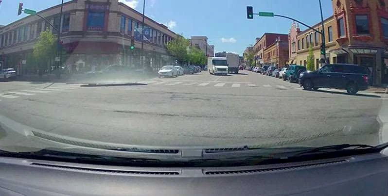 Garmin Dash Cam™ X210 Vaizdo registratorius „1440p“ su 140 laipsnių apžvalgos lauku ir integruotu poliarizatoriumi „Clarity™“ | 010-02859-10