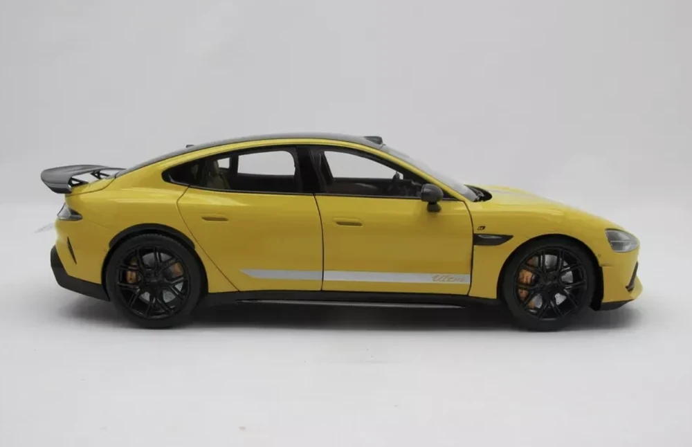 Xiaomi SU7 Ultra 1:18 liejinis modelio automobilis | Žaibo geltona | Cinko lydinys, ABS, SAN, PVC