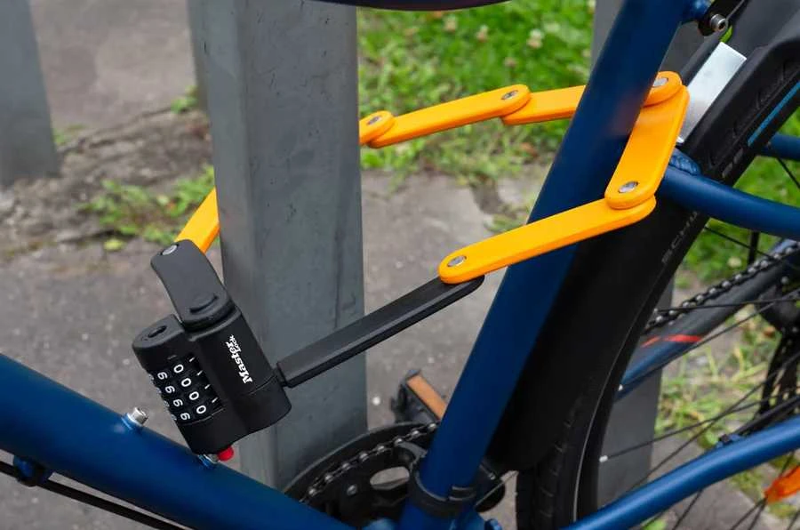 Masterlock MASTER LOCK sulankstoma dviračio spyna su grūdinto plieno jungtimis ir laikikliu