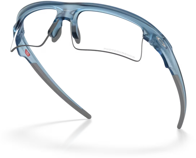 OAKLEY BISPHAERA Matte Trans Stonewash/Clear to juodas iridium photochromic sportiniai akiniai
