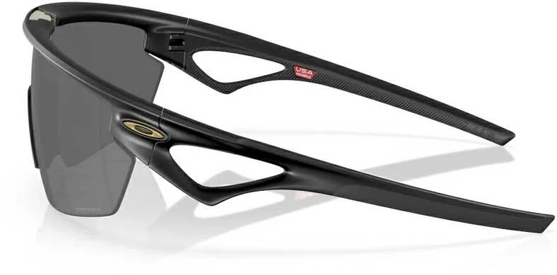 Oakley Sphaera juodi akiniai – šoninis vaizdas su išpjovomis