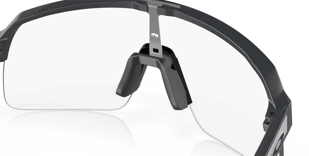 OAKLEY Sutro Lite Matte Carbon/Clear To Juodas Iridium Photochromic sportiniai saulės akiniai