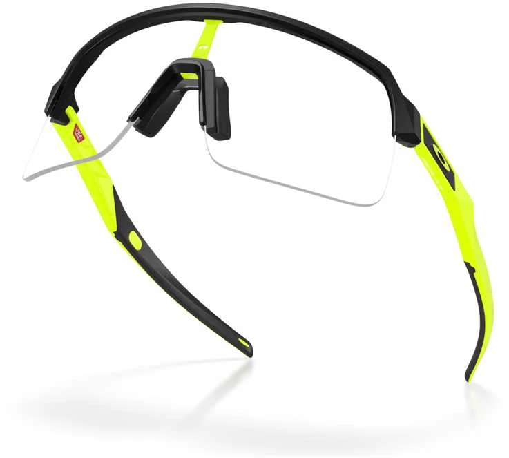 Oakley Sutro Lite akiniai su neoniniais rėmeliais