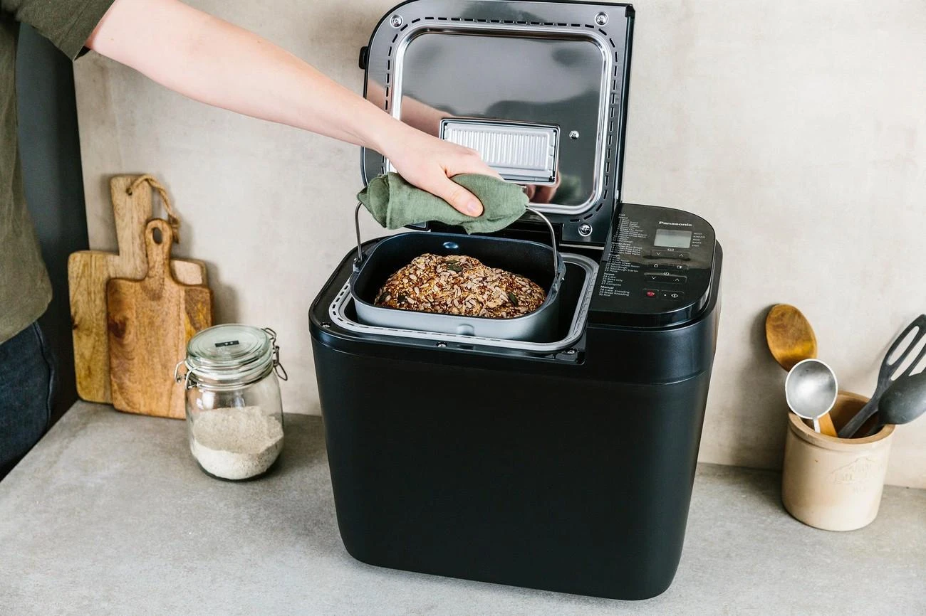 Duonkepė Panasonic | Bread Maker | SD-R2530 | Power 550 W | Number of programs 30 | Ekranas Yes | Juodas