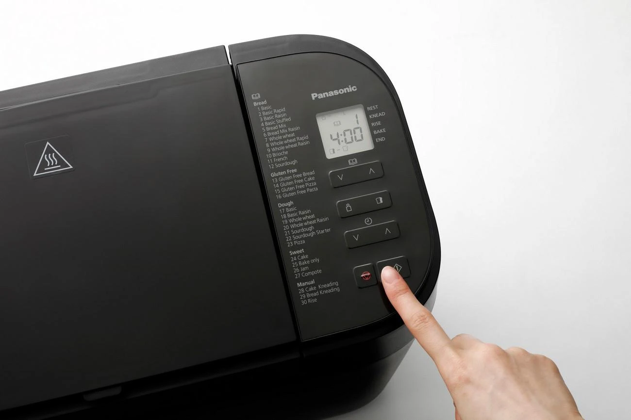 Duonkepė Panasonic | Bread Maker | SD-R2530 | Power 550 W | Number of programs 30 | Ekranas Yes | Juodas