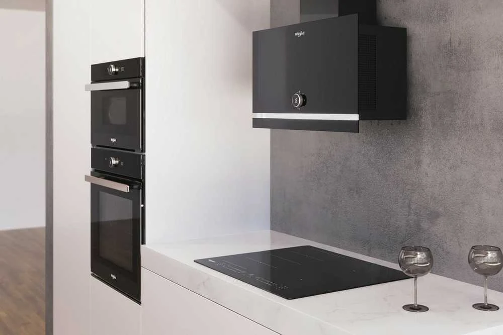 Gartraukis Whirlpool Hood | WHVA 62F LM K | Montuojamas prie sienos | Energijos vartojimo efektyvumo klasė A | Plotis 59,8 cm | 485 m³/h | Mechaninis | LED | Juodas