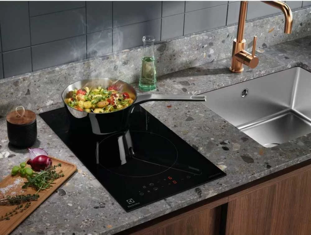 29 cm pločio Domino indukcinė kaitlentė Electrolux LIT30231C