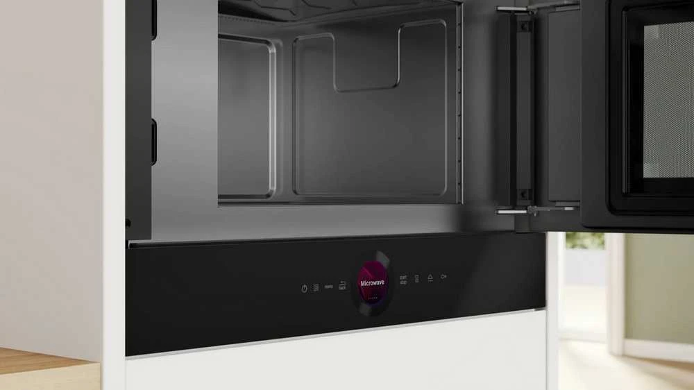 Įmontuojamoji mikrobangų krosnelė Bosch Serija 8, juodos spalvos (BFR7221B1)