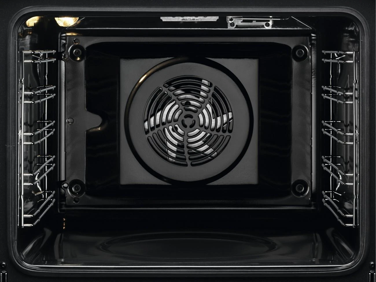 Įm.72 litrų garinė juodos spalvos orkaitė Electrolux EOC8P39WZ