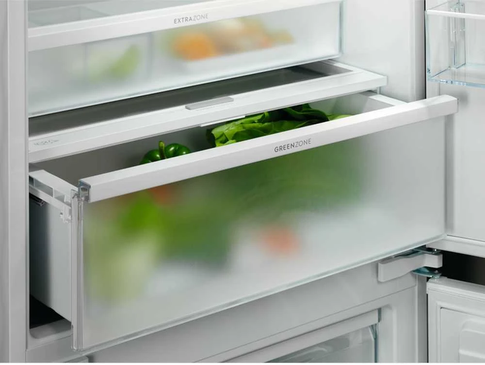 Įmontuojamas 70 cm pločio šaldytuvas su šaldikliu apačioje Electrolux ENG7TE75S