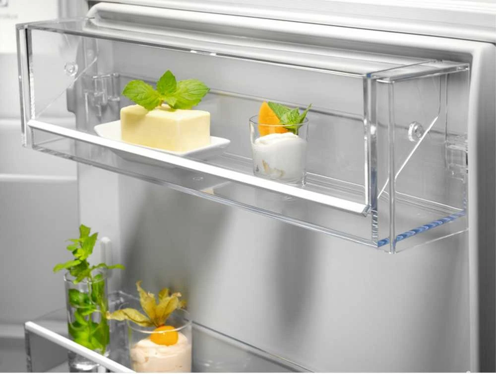 Įmontuojamas 70 cm pločio šaldytuvas su šaldikliu apačioje Electrolux ENG7TE75S