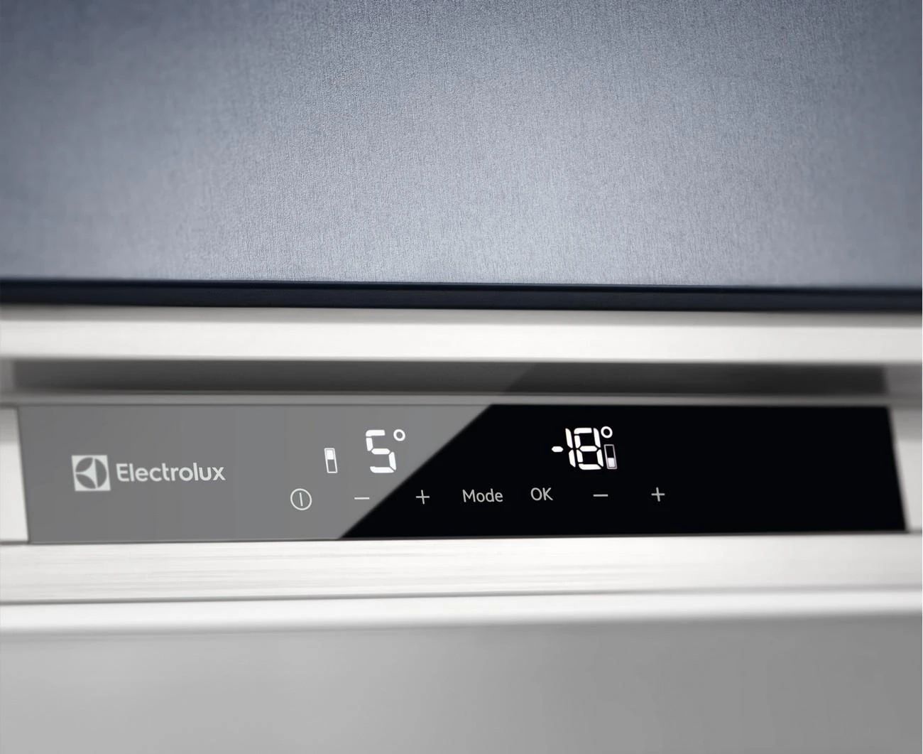 Įm.188.4 cm šaldytuvas su šaldikliu Electrolux ENS6TE19S