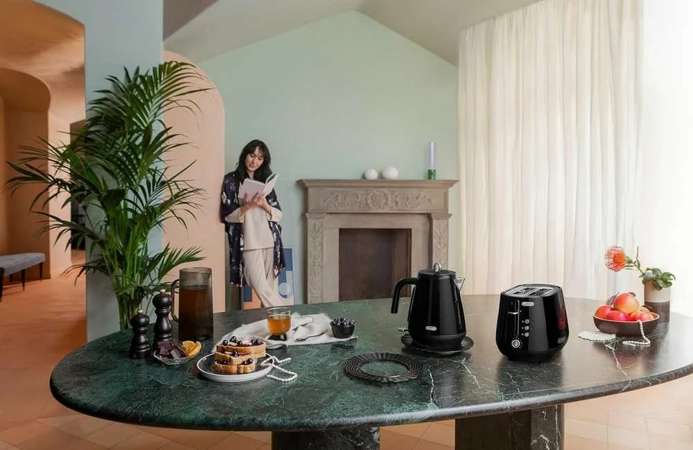 DeLonghi Eclettica KBY2001.BK Electric Virdulys, 1.7 l – Juodas