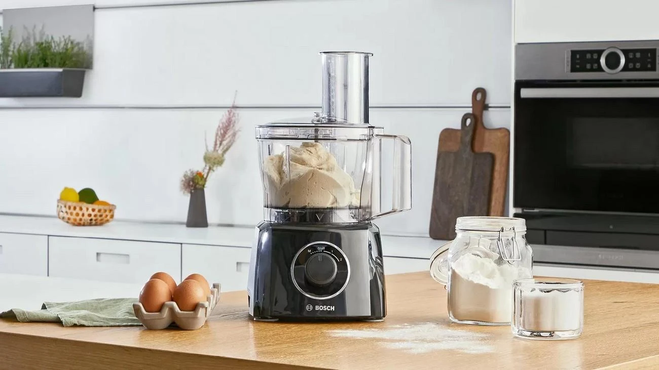 Virtuvinis kombainas Bosch | Food processor | MCM3201B | 800 W | Greičių skaičius 2 | Bowl capacity 2,3 L | Ice crushing | Maišytuvas | Juodas