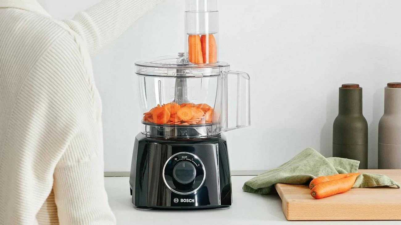 Virtuvinis kombainas Bosch | Food processor | MCM3201B | 800 W | Greičių skaičius 2 | Bowl capacity 2,3 L | Ice crushing | Maišytuvas | Juodas