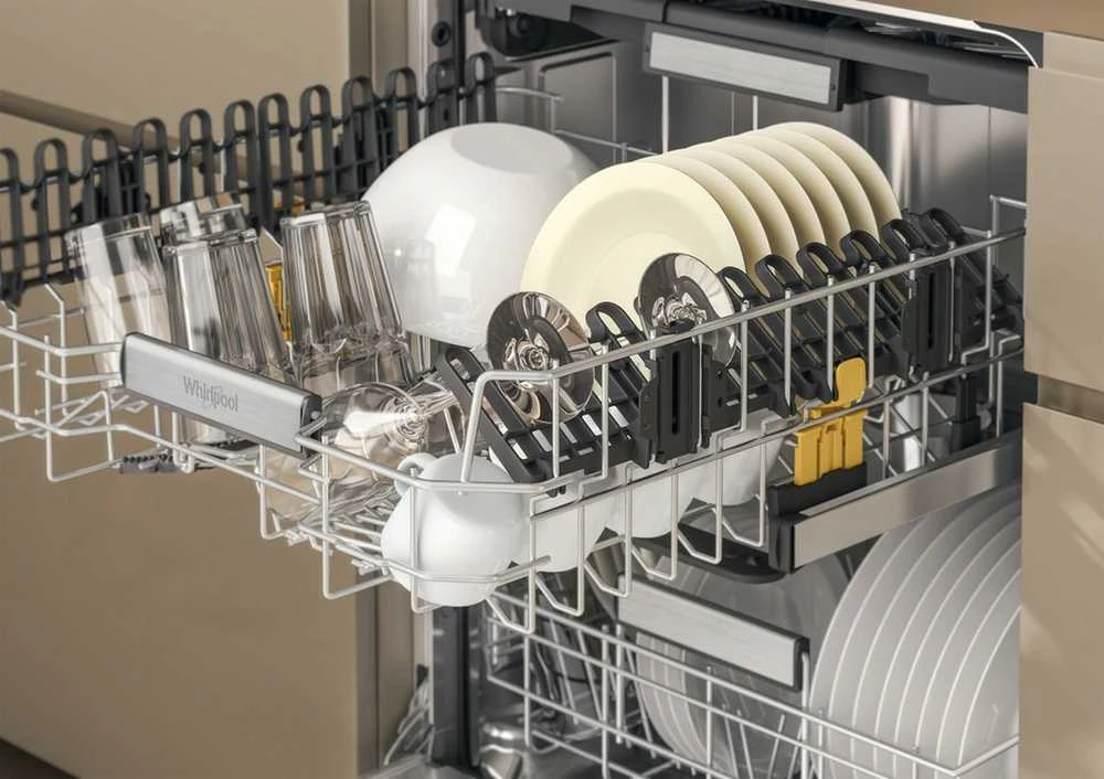 Whirlpool Indaplovė | W7I HP42 L | Built-in | Plotis 59.8 cm | Number of place settings 15 | Number of programs 10 | Energy efficiency class C | Ekranas | Juodas