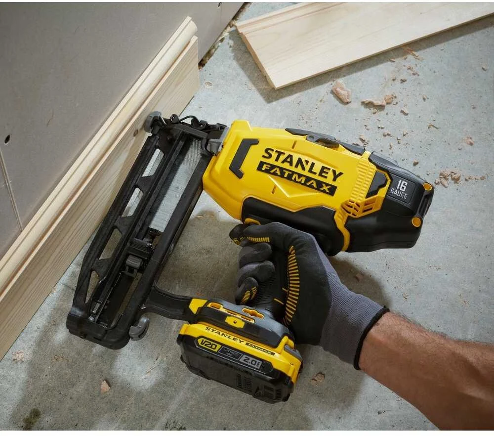 Stanley 18V 2.0Ah akumuliatorius įrankyje