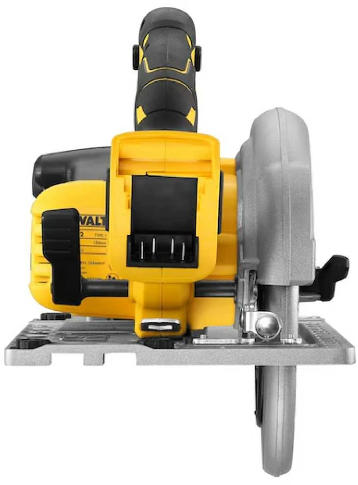DeWALT DCS572NT pjūklas, galinis vaizdas su akumuliatoriaus lizdu