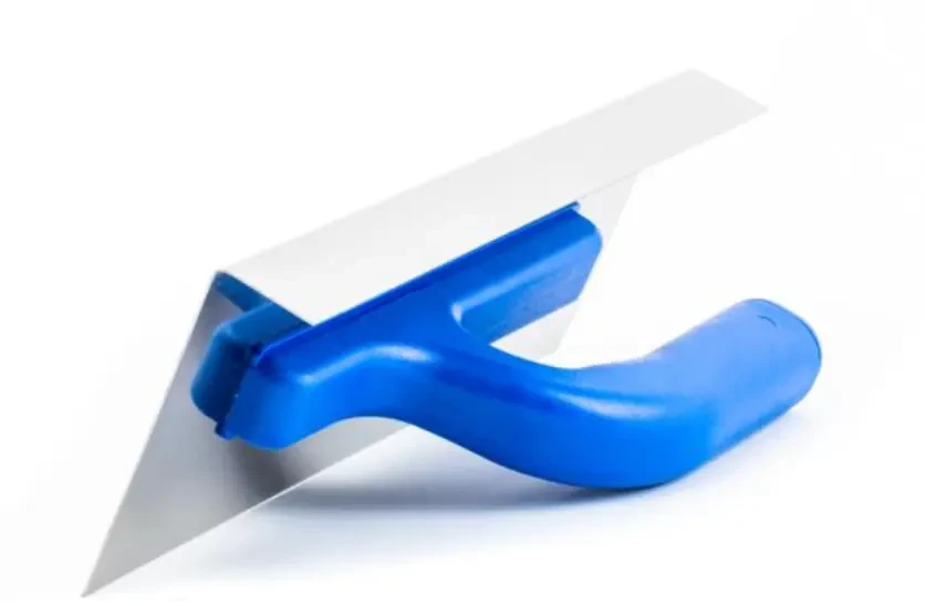 Nerūdijančio plieno kampinė glaistyklė su plastikine rankena 100×270×30 mm. KUBALA