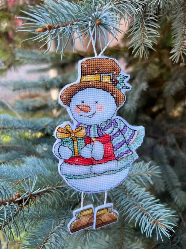 Beldizart Siuvinėjimo kryželiu rinkinys "Sniego senis su dovana" 8,5 х 15,5 cm SANS-78